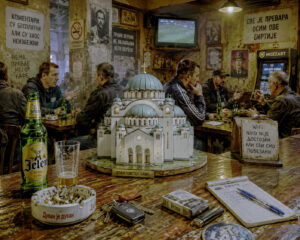 Kafana ispred hrama Hrammm